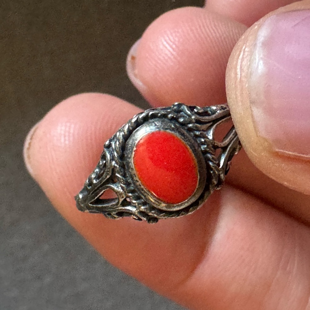 Elegant Vintage Sterling Silver and Red Gemstone Ring Size 6.75 2.4g